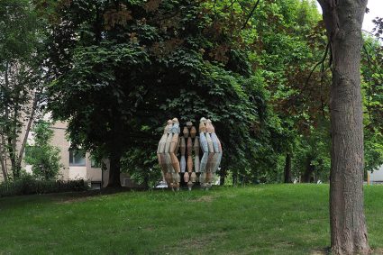 3D printed ceramics tell brussels local stories in pavilion by elise eeraerts & aparicio ronda