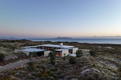 olson kundig frames new zealand coastline with modern beach house ‘te whare tupu kirikiri’